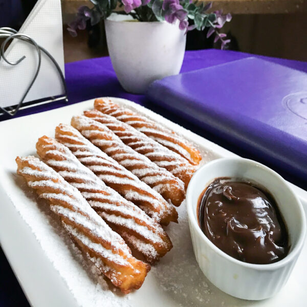 Churros con salsa
