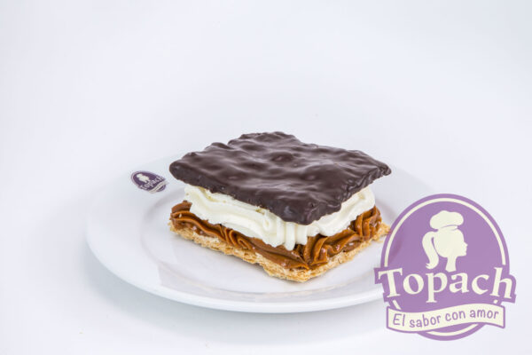 Milhoja Manjar Chantilly. Desde 6 unidades.